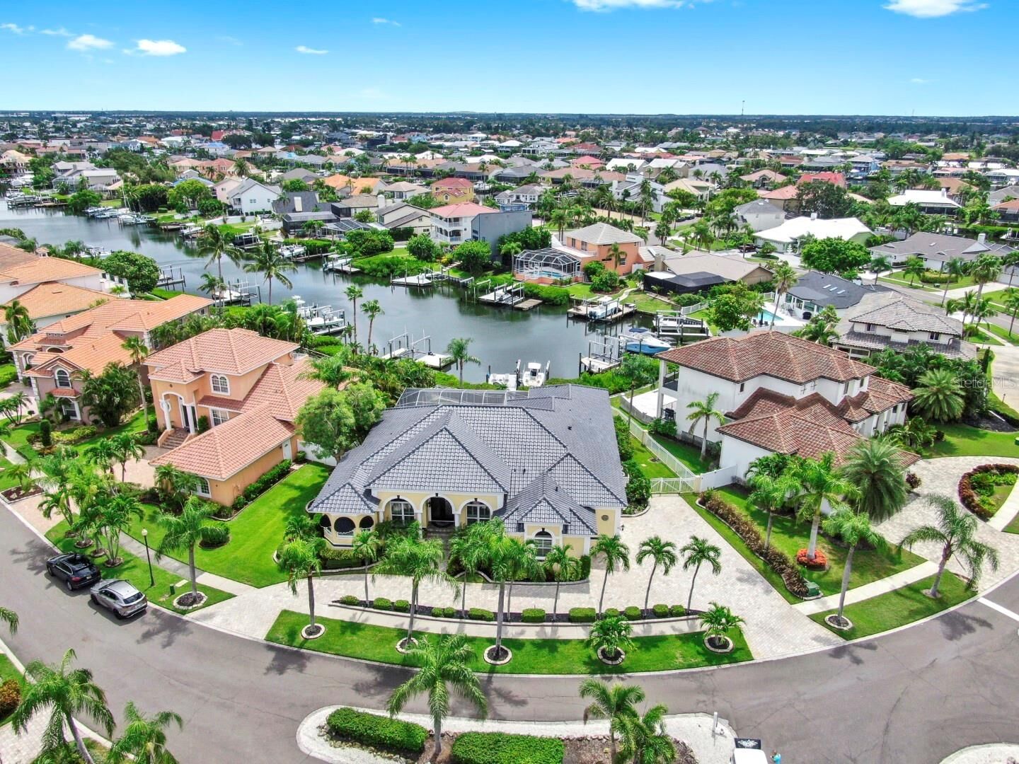 Property Photo: 914 Capriccio Lane FL 33572