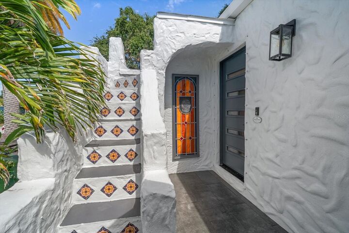 Property Photo: 1019 Union Street FL 33755