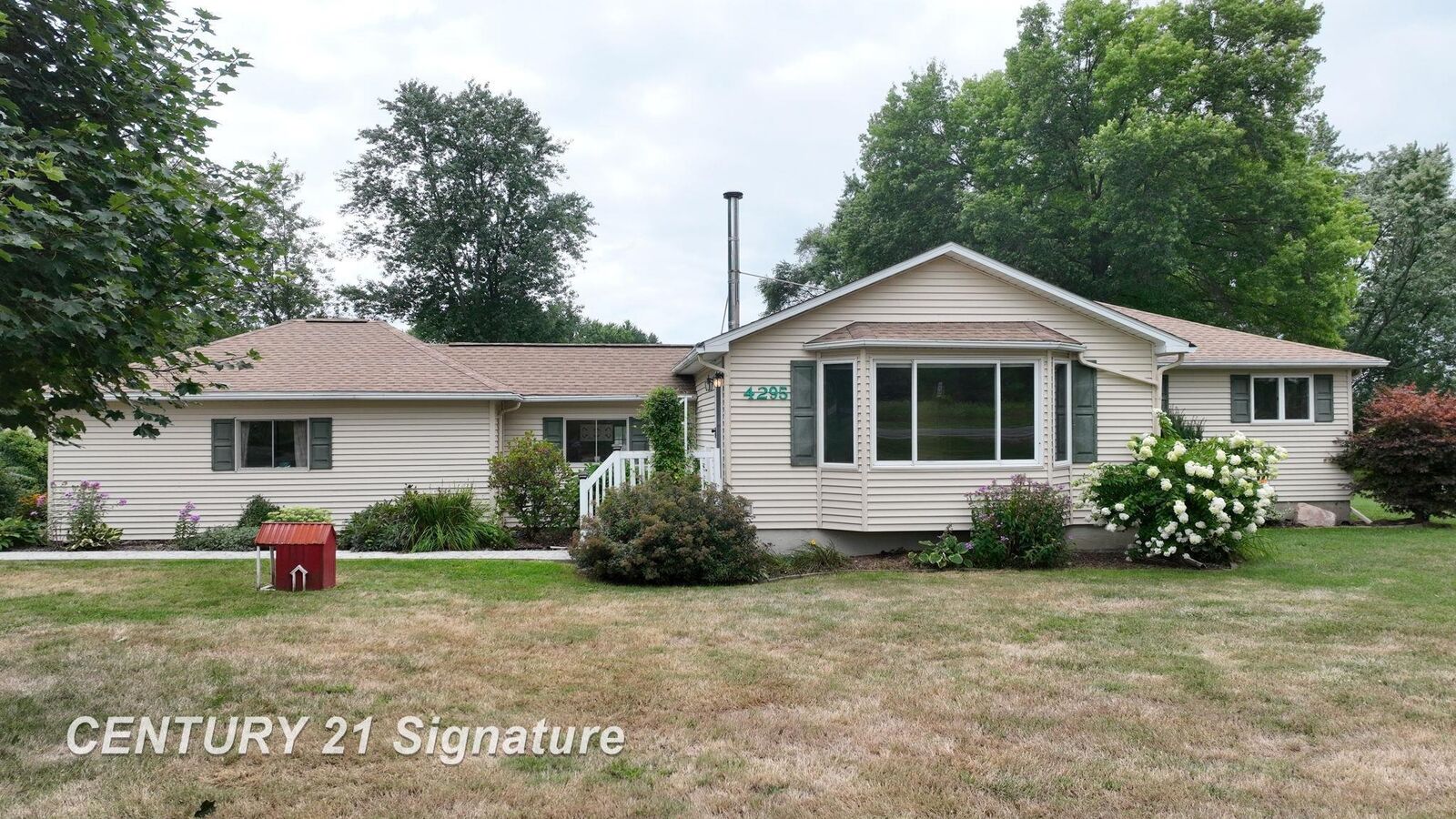Property Photo:  4295 W Maple Avenue  OH 45073-3123 