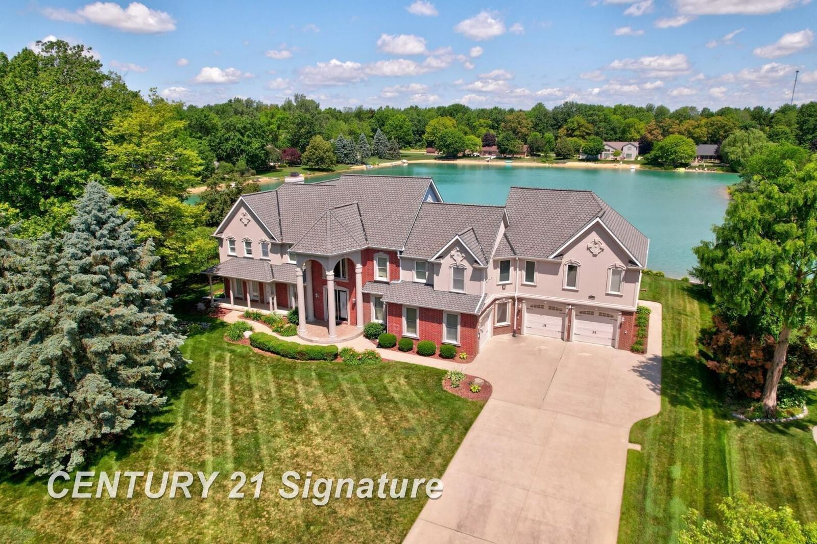 Property Photo:  11372 Lake Circle Drive  MI 48609 