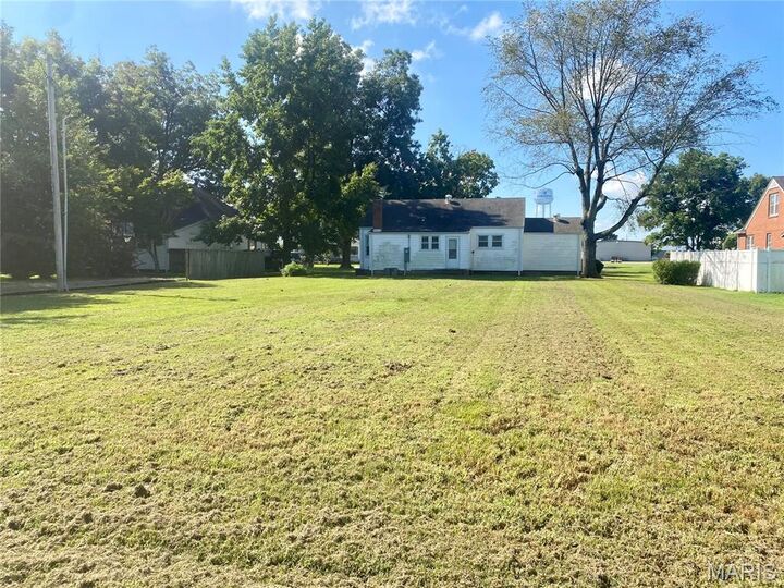 Property Photo:  804 E Cypress Street  MO 63834