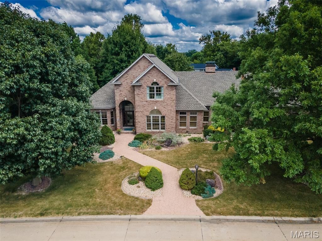 Property Photo: 1300 White Oak Trail IL 62035