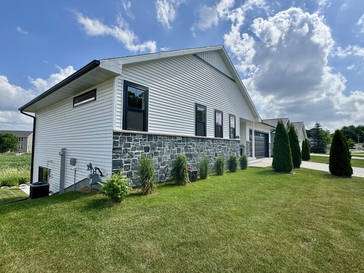 727 Drumlin Dr  Kewaskum WI 53040 photo