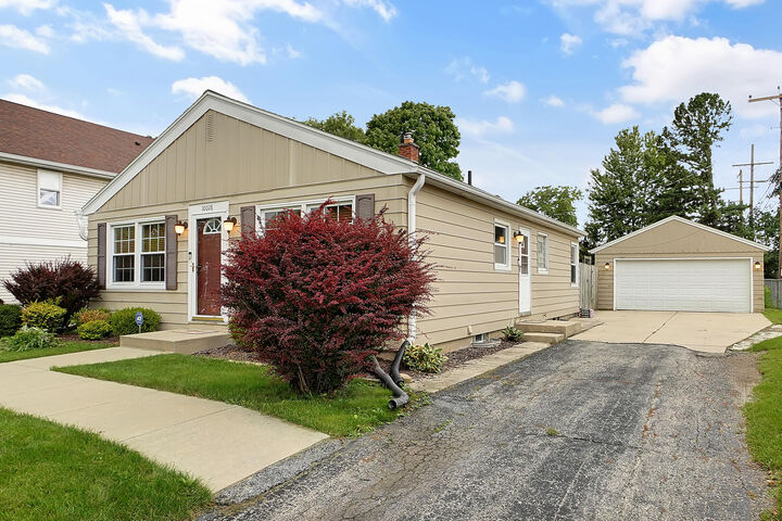 Property Photo: 10028 W Courtland Ave WI 53225
