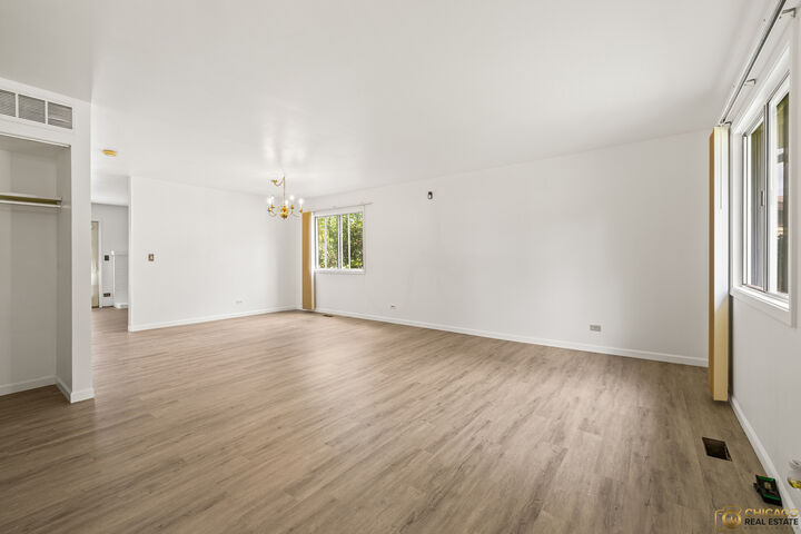 Property Photo:  142 Cloverleaf Road  IL 60443 