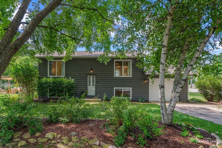 Property Photo: 5 Kent Avenue IL 60014