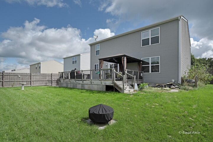 Property Photo: 1721 Yasgur Drive IL 60098