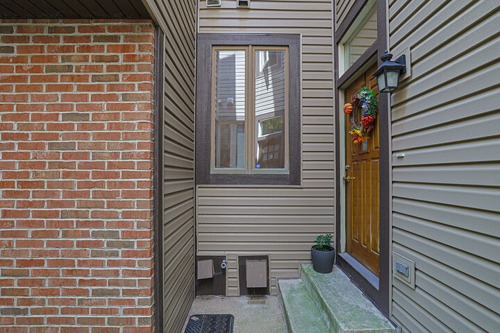 Property Photo: 1008 Arbor Court IL 60056