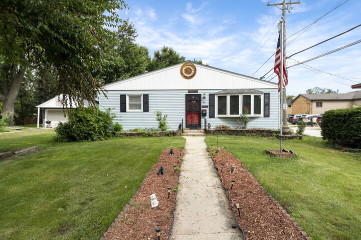 11 N Grant Street  Westmont IL 60559 photo
