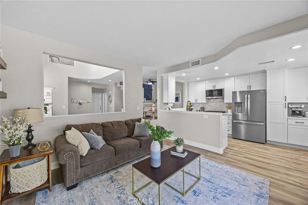 Property Photo: 1519 San Rafael Place CA 92882