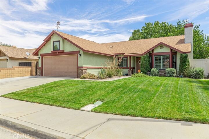 Property Photo: 43140 22nd Street W CA 93536