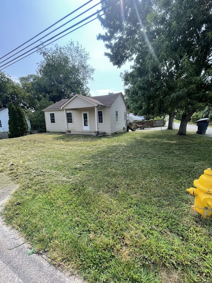 Property Photo: 307 Old Morrison Rd TN 37110
