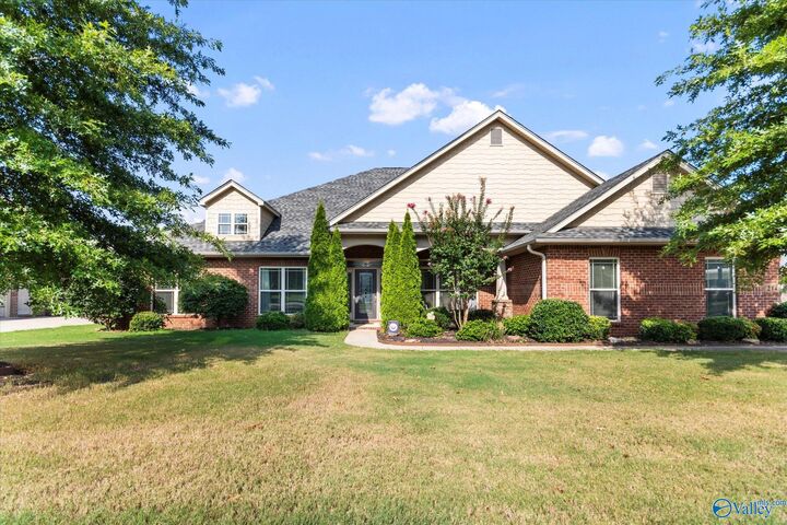 Property Photo: 214 Maplebrook Drive AL 35756