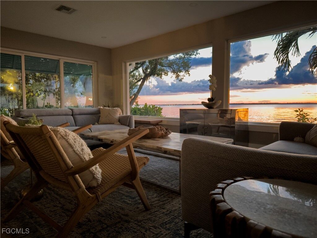 Property Photo:  1209 Coconut Drive  FL 33901 