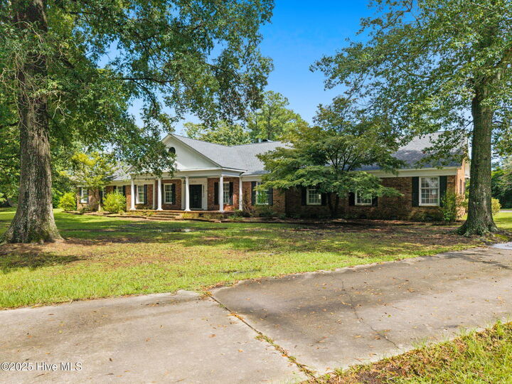 Property Photo: 518 Edgewood Circle NC 28472
