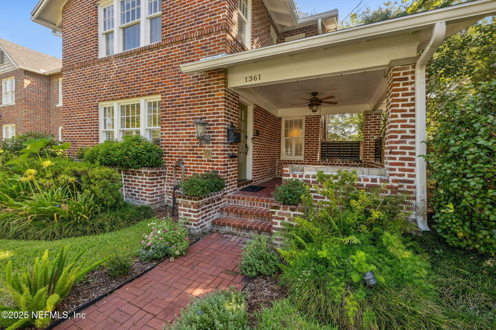 Property Photo: 1361 Challen Avenue FL 32205