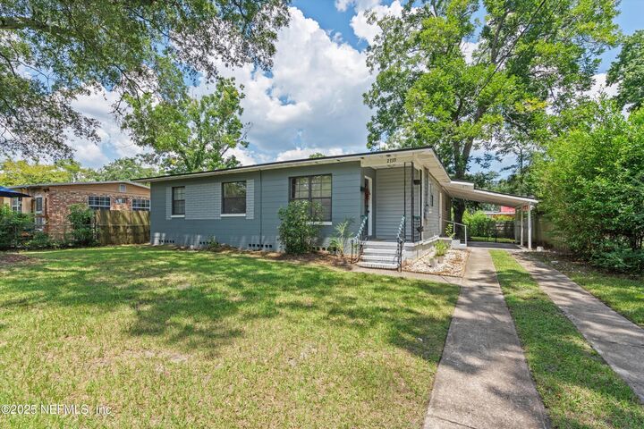 Property Photo: 2739 King Cole Drive FL 32209
