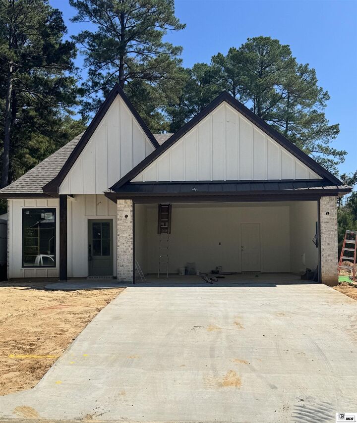 Property Photo: 123 Westlakes Drive LA 71292