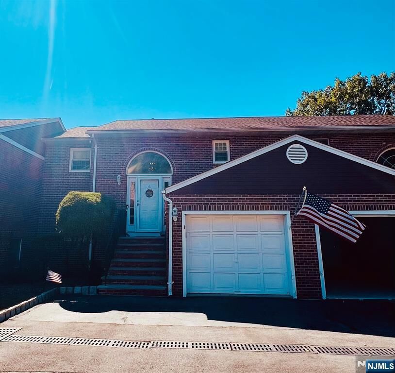 Property Photo: 3 Beacon Hill Commons NJ 07442