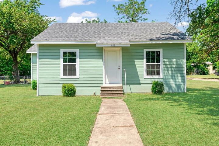Property Photo:  602 Sunset Street  TX 75477 
