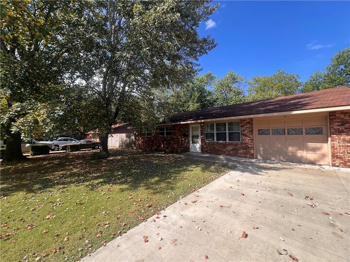 Property Photo: 710 Hinshaw Drive AR 72762