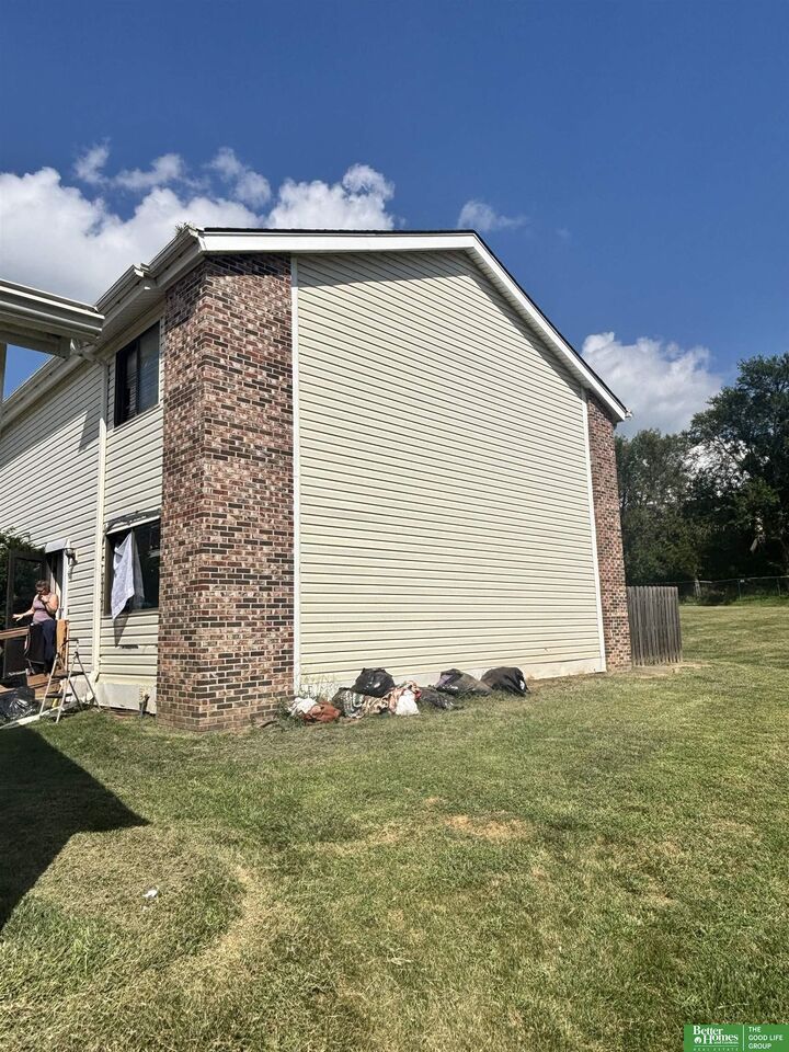 Property Photo: 1011 Willow Avenue NE 68005