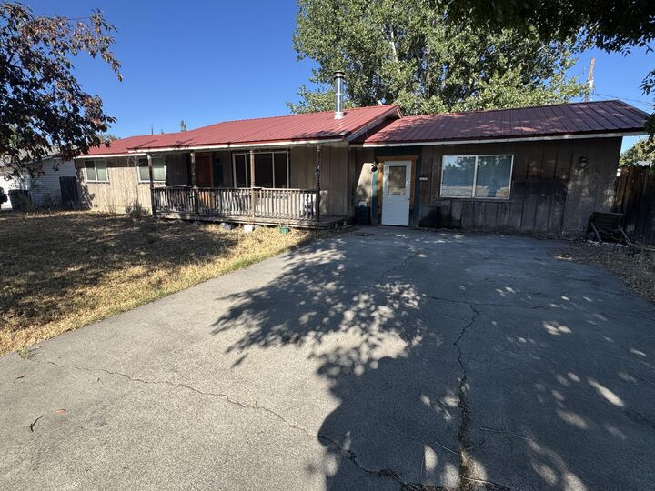 Property Photo: 1234 NW 9th Street OR 97756