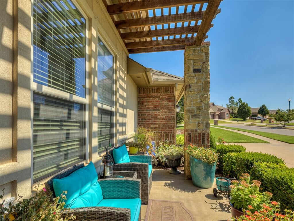 Property Photo:  601 Irish Lane  OK 73099 
