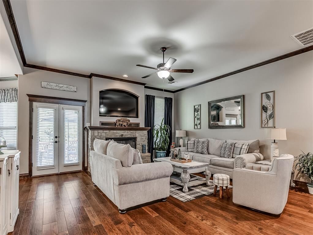 Property Photo:  601 Irish Lane  OK 73099 