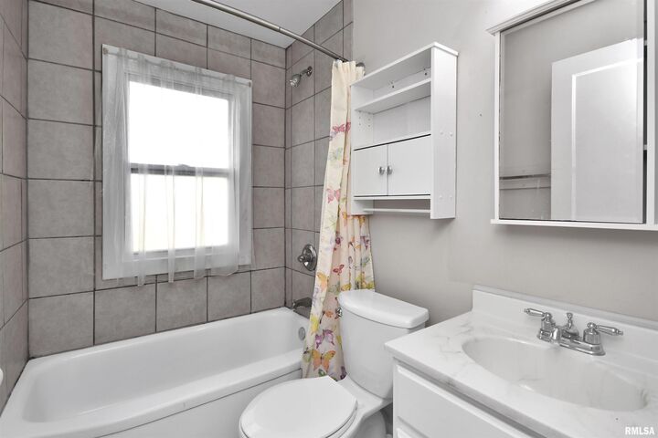 5215 N Glen Elm Drive  Peoria Heights IL 61616 photo