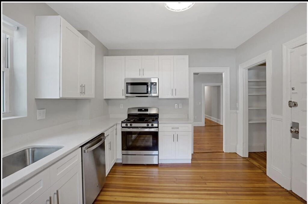 Property Photo: 116 Winthrop St 6 MA 02445