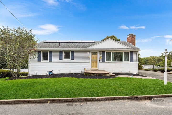 Property Photo:  18 Appleby Rd  MA 01970 
