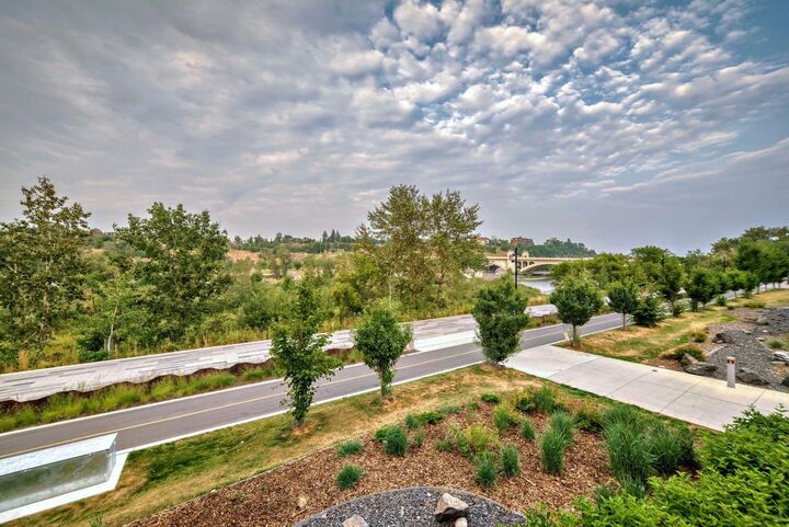 Property Photo:  88 Waterfront Mews SW 101  AB T2P 1K7 