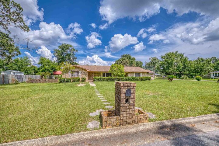 Property Photo:  2800 N 18th Ave  FL 32503 
