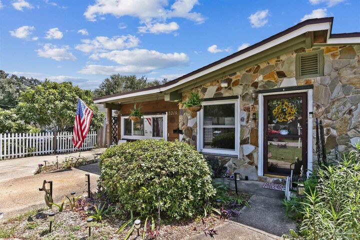 Property Photo: 3219 Princeton Dr FL 32563
