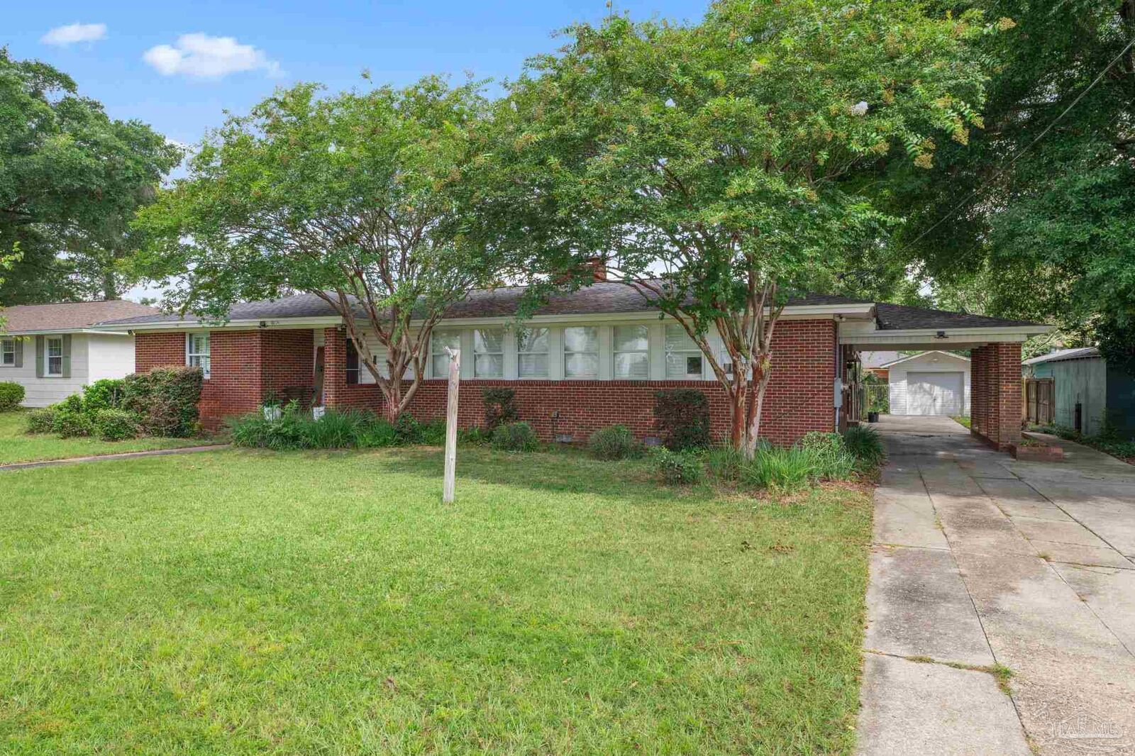 Property Photo: 1804 E Baars St FL 32503