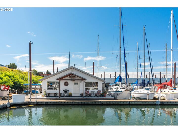 3737 NE Marine Dr 4-01  Portland OR 97211 photo