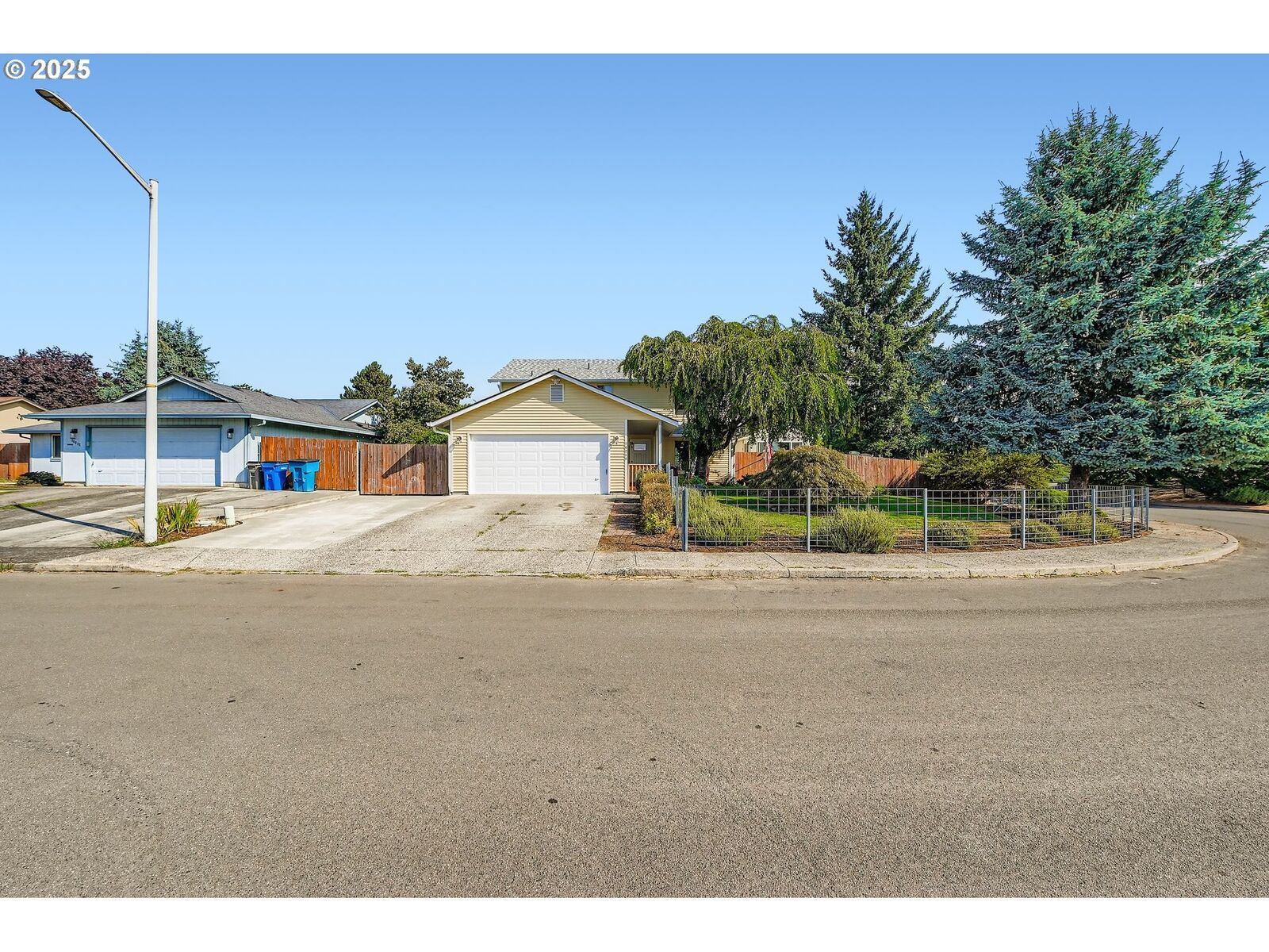 Property Photo: 14218 NE 69th St WA 98682