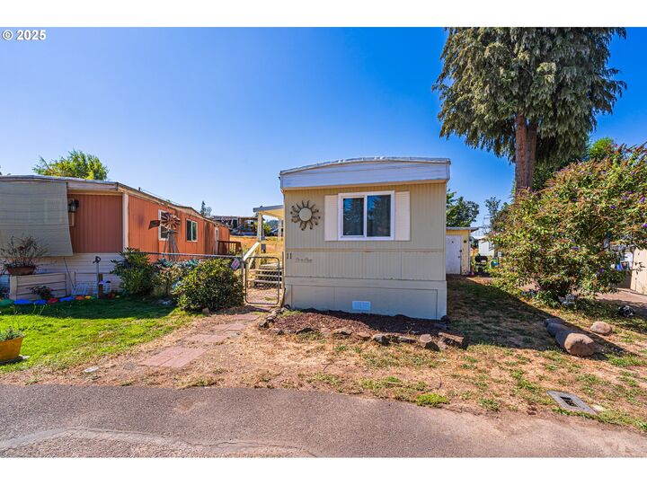34956 Seavey Loop Rd 11  Eugene OR 97405 photo