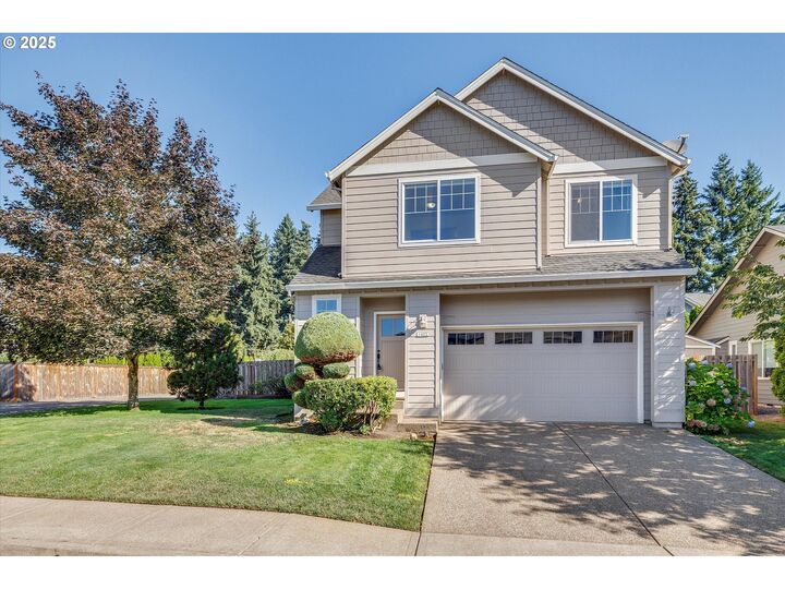 Property Photo: 1422 NE 18th Pl OR 97013
