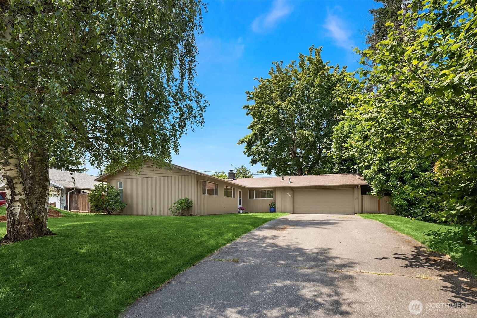 Property Photo: 7825 115th Avenue SE WA 98056