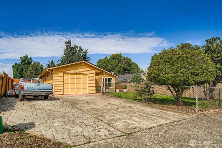 2916  58th Avenue NE  Tacoma WA 98422 photo