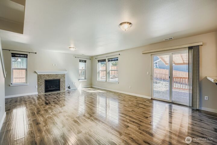 Property Photo:  1150  E 41st St  WA 98404 