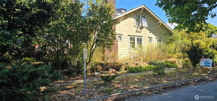 4302  Woodlawn Avenue N  Seattle WA 98103 photo