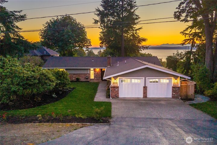Property Photo: 28601 13th Avenue S WA 98003