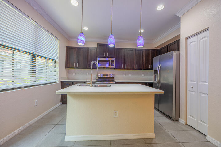Property Photo: 1078 NW 33rd Manor FL 33064