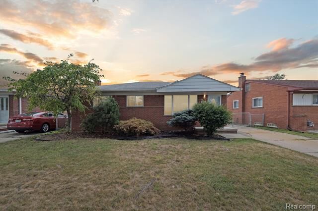 721 Cloverlawn Boulevard  Lincoln Park MI 48146 photo