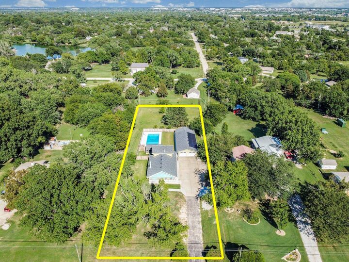 3930 N Oliver St.  Bel Aire KS 67220 photo