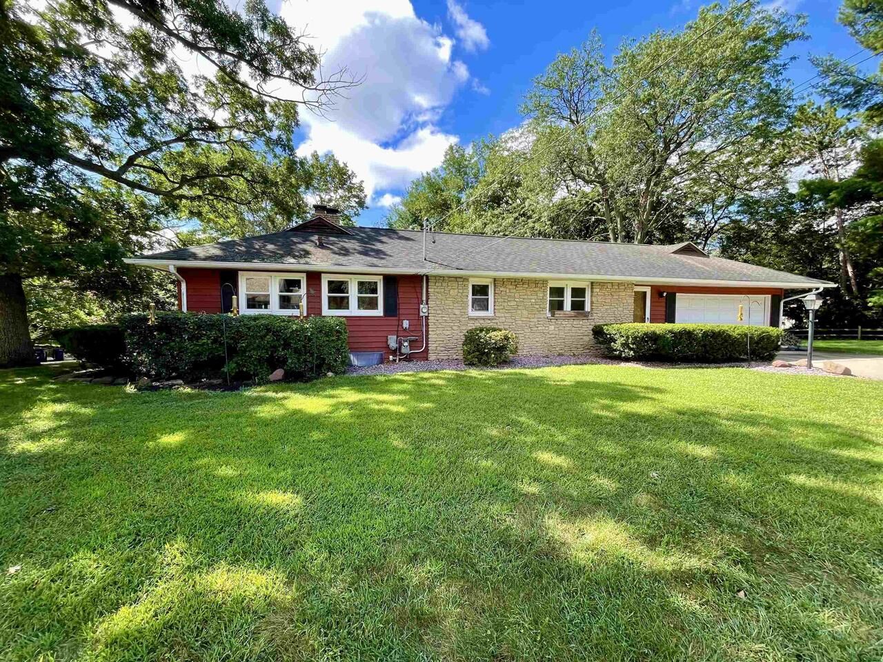 Property Photo:  702 Grove Street  WI 53545 