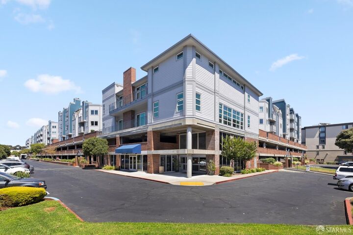 Property Photo: 6400 Christie Avenue 5201 CA 94608